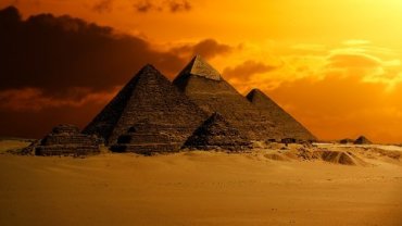 На пирамидах Хеопса обнаружили инопланетные послания
