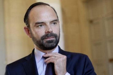 Премьер-министра Франции исключили из партии