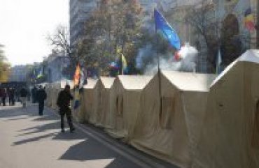 Палатки возле Рады будут стоять «до победы», – нардеп Соболев