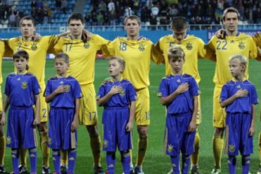ФФУ обязала клубы включать гимн Украины перед каждым матчем