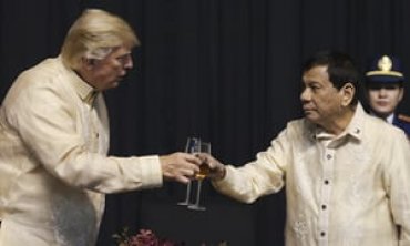 Президент Филиппин спел песню по требованию Трампа