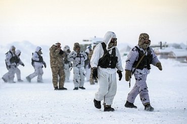 Российски войска оккупируют Арктику