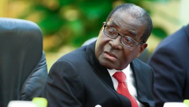 Президент Зимбабве Роберт Мугабе ушел в отставку