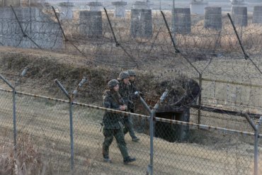 Побег северокорейского солдата попал на видео