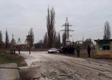 В Днепропетровской области под прикрытием местной полиции неизвестные автоматчики захватили село