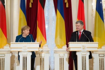 Меркель в Киеве выступила за продление антироссийских санкций