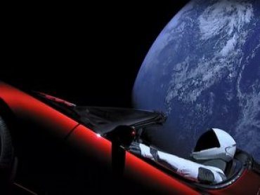 Красный родстер Tesla и Starman вышли за пределы Марса