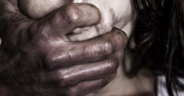 Изнасиловал и ограбил: Преступника задержали через несколько минут содеянного