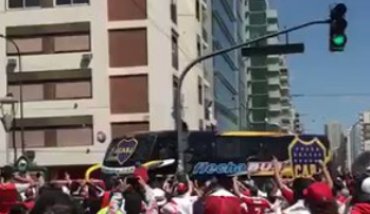 Перед финалом Кубка Либертадорес автобус «Боки Хуниорс» забросали камнями