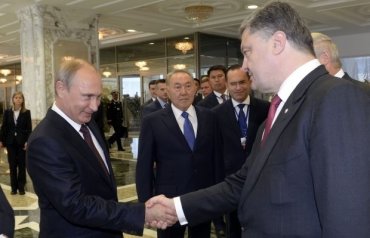 Путин помогает Порошенко?