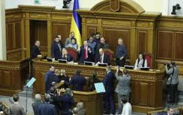 Рада ввела в Украине военное положение