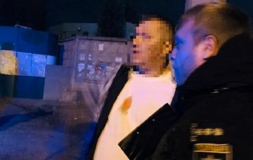 В Одессе мужчина с пистолетом угрожал на улице прохожим