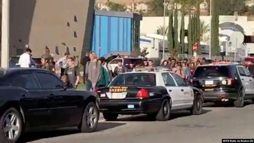 При стрельбе в калифорнийской школе погибли два человека