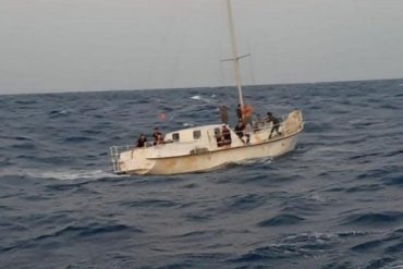 У берегов Италии задержали яхту с украинцами, которые переправляли нелегалов