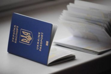 Верующим в  Украине разрешили фотографироваться на паспорт в головном уборе
