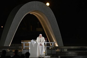 Папа Франциск призвал мир избавиться от ядерного оружия