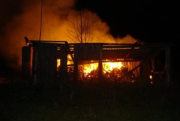 Из-за обстрелов боевиков на Донбассе дотла сгорели 6 домов