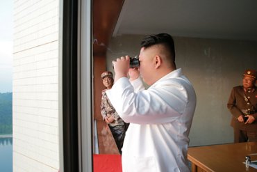 Ким Чен Ын выстрелил неопознанным снарядом