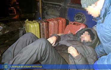 Мужчина возил в Россию нелегалов под вещами