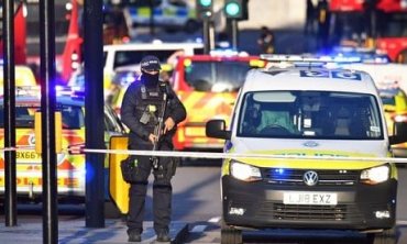В центре Лондона мужчина напал с ножом на прохожих