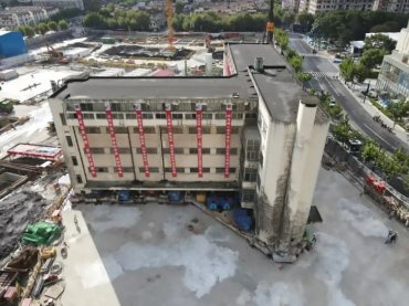 В Китае на 62 метра «перенесли» 7600-тонное здание