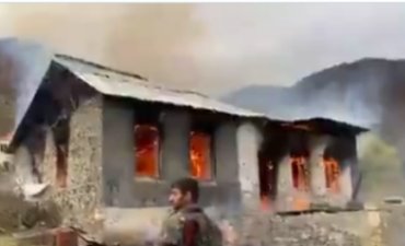 Армяне покидают Нагорный Карабах и сжигают свои дома
