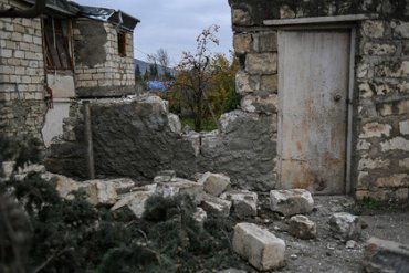 В Нагорном Карабахе почти полностью разрушили город Мартуни