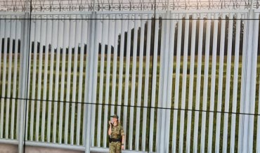 Будет несколько линий защиты: в Польше показали забор, который построят на границе с Беларусью