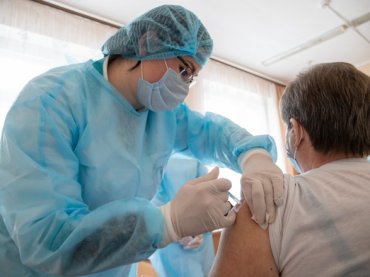 В Минздраве назвали новые профессии для обязательной вакцинации