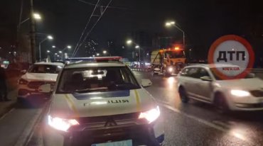 В тапках пытался перебежать 8 полос: в Киеве насмерть сбили пешехода
