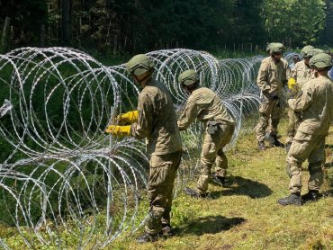 Крупнейшая попытка силового вторжения: польские силовики готовятся к встрече колонны мигрантов