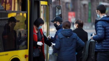 На Львовщине закроют общественный транспорт для невакцинированных: названа дата