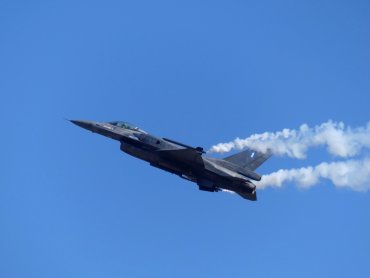 В Греции разбился истребитель F-16: пилот катапультировался