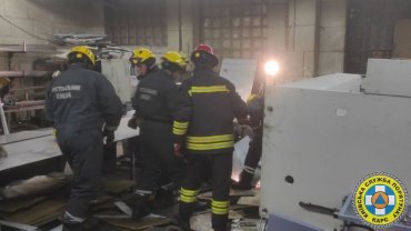 В Киеве на заводе на рабочих упал многотонный станок – все погибли