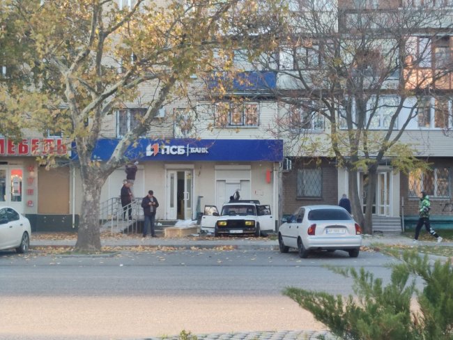В Мелитополе оккупанты разграбили Приватбанк и открыли на его месте свой Промсвязьбанк