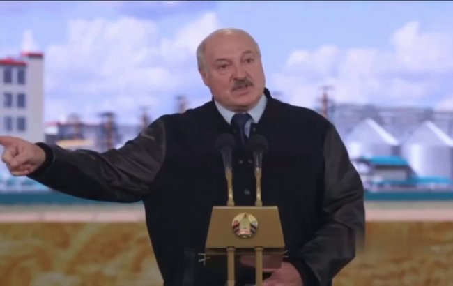 До Володі Зеленського, як до своєї дитини: Лукашенко пообіцяв носити українців на руках