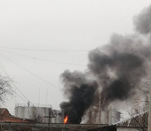 У Росії під Бєлгородом горить нафтобаза: місцеві мешканці чули вибухи
