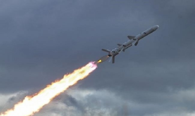 Россия снова массированно ударила ракетами по Украине: в областях звучат взрывы