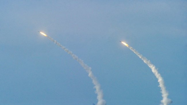 Над Києвом збито дві ракети та чотири “Шахеди”