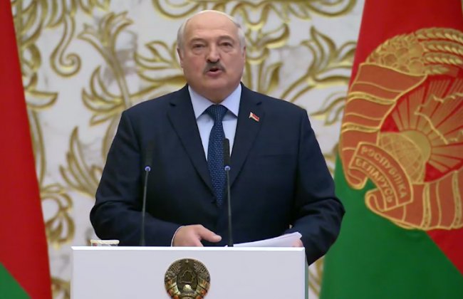 У нас что, булочку пополам не могут разрезать: Лукашенко поблагодарил Господа за уход McDonald