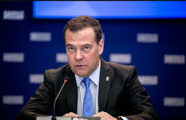 Медведев назвал Киев русским городом и потребовал его “вернуть”