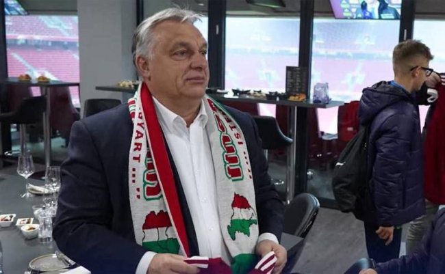 Скандал с шарфом Орбана: премьер Венгрии попросил не смешивать футбол с политикой