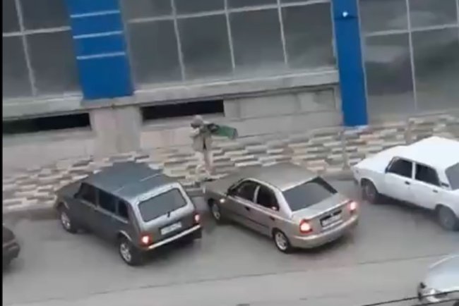 В российском Крымске вооруженный мужчина открыл стрельбу по прохожим