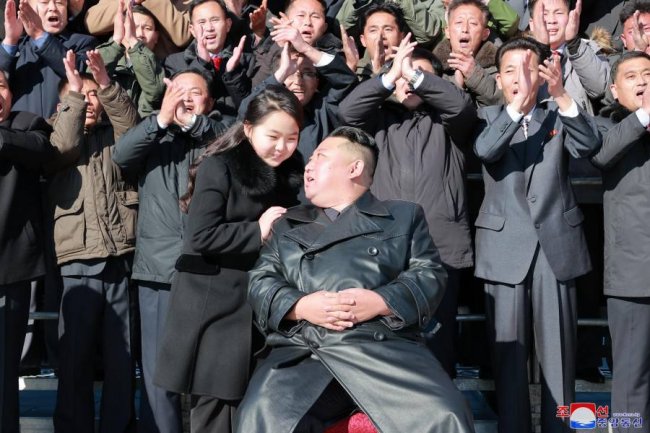 Ким Чен Ын во второй раз появился на публике с дочерью