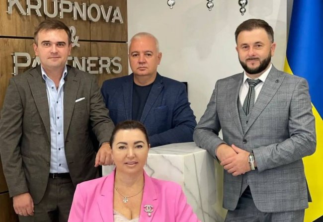 адвокатская компания, Крупнова и партнеры, Айбокс Банк, Петр Мельник