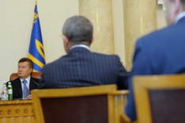 Янукович хочет уволить восьмерых губернаторов
