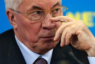 Оппозиция требует судить Азарова за превышение полномочий