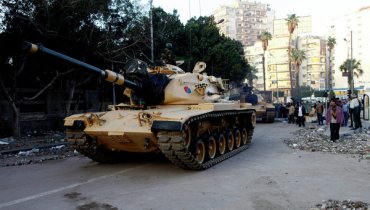 Египет: к президентскому дворцу стягиваются танки