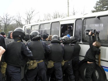 Из Кременчуга в Киев едут автобусы с бойцами внутренних войск