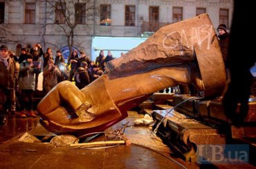 Священники УПЦ и УГКЦ одобрили свержение памятника Ленину в Киеве